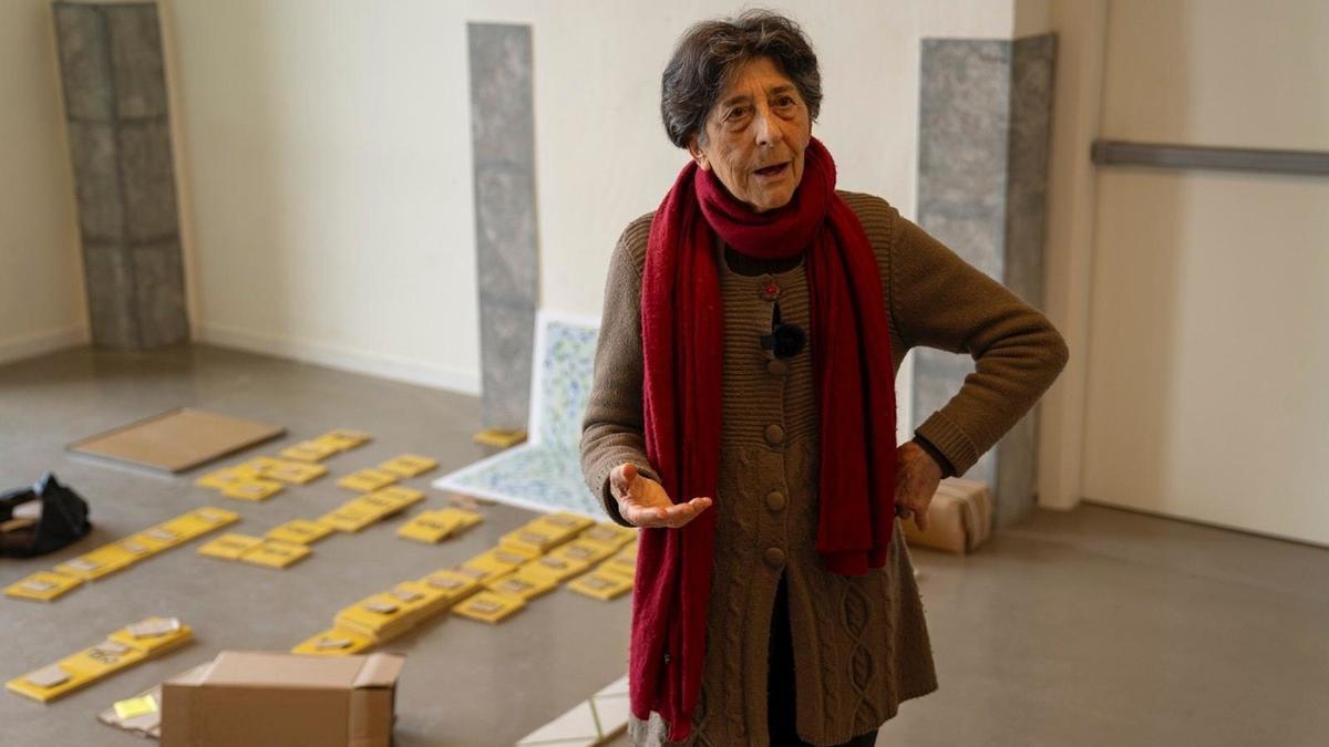 Esther Ferrer ultima una instalación para Tabakalera, Donostia.