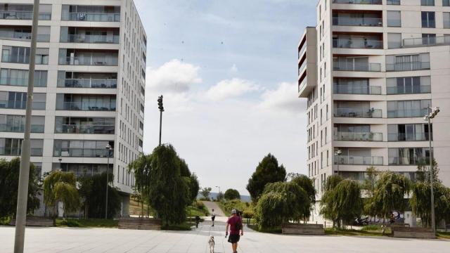 Los elevados precios del mercado, la precariedad laboral y los bajos salarios dificultan el acceso a la vivienda.