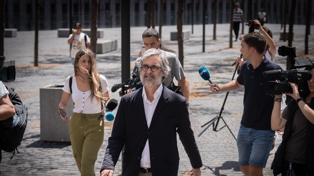 El abogado de Dani Alves, Cristóbal Martell Pérez-Alcalde, a su salida del Juzgado de Instrucción 15 de Barcelona.