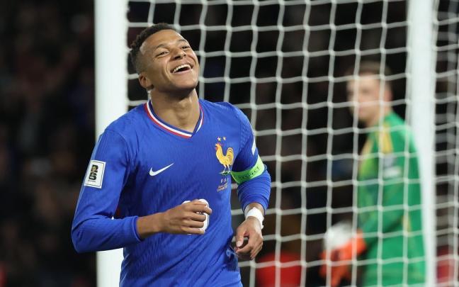 Kylian Mbappé celebra un gol con la selección francesa.