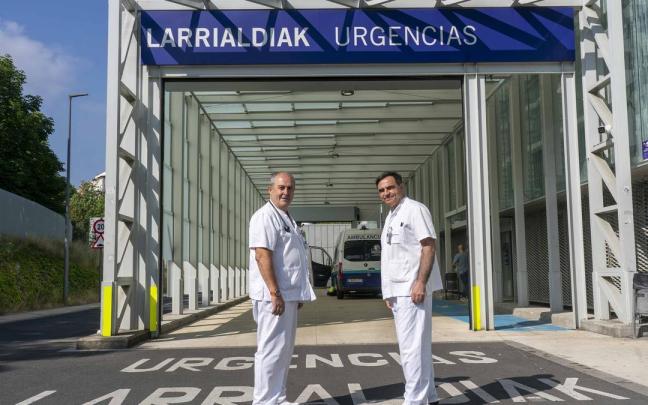 Javier Oribe, jefe de Sección y responsable de Urgencias de Osakidetza en la OSI Araba, y Julio Sandoval, médico adjunto de Urgencias, explican cómo funciona el circuito asistencial y por qué conocer el recurso adecuado puede mejorar l