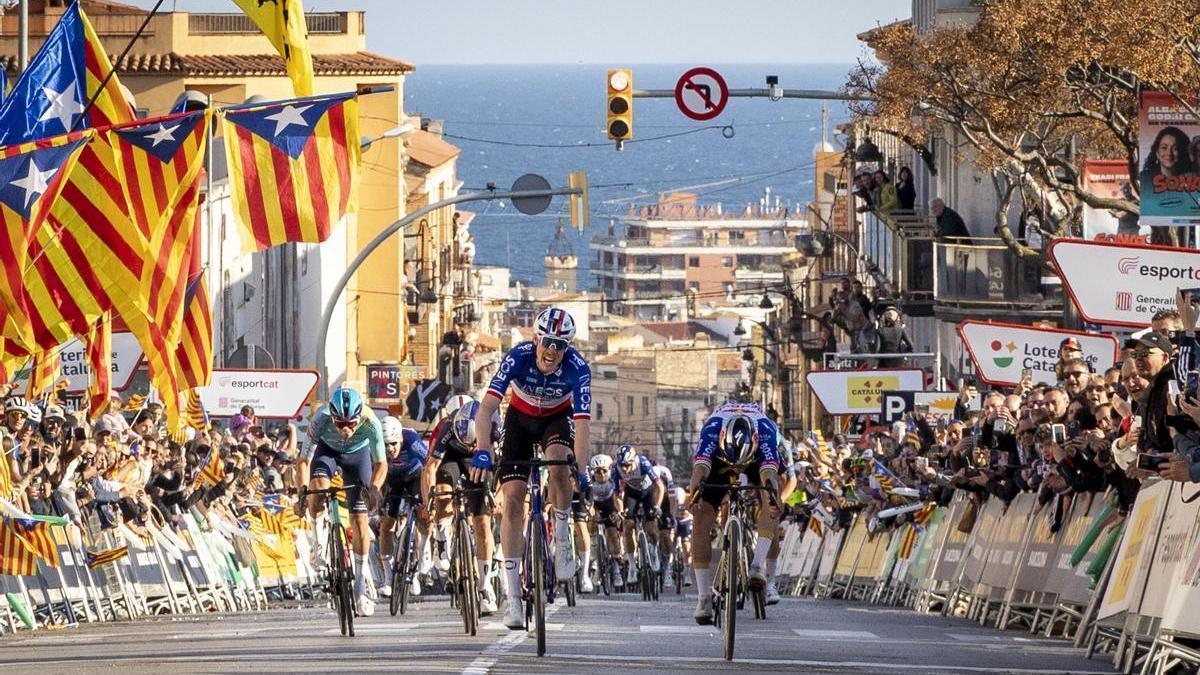 Godon supera a Evenepoel y es el primer líder de la Volta.