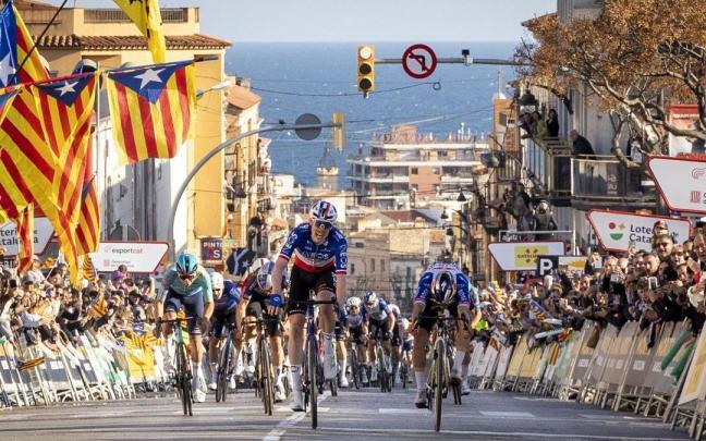 Godon supera a Evenepoel y es el primer líder de la Volta.