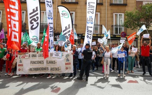 Concentración de los funcionarios frente al Ministerio de Justicia. Concentración de los funcionarios frente al Ministerio de Justicia.