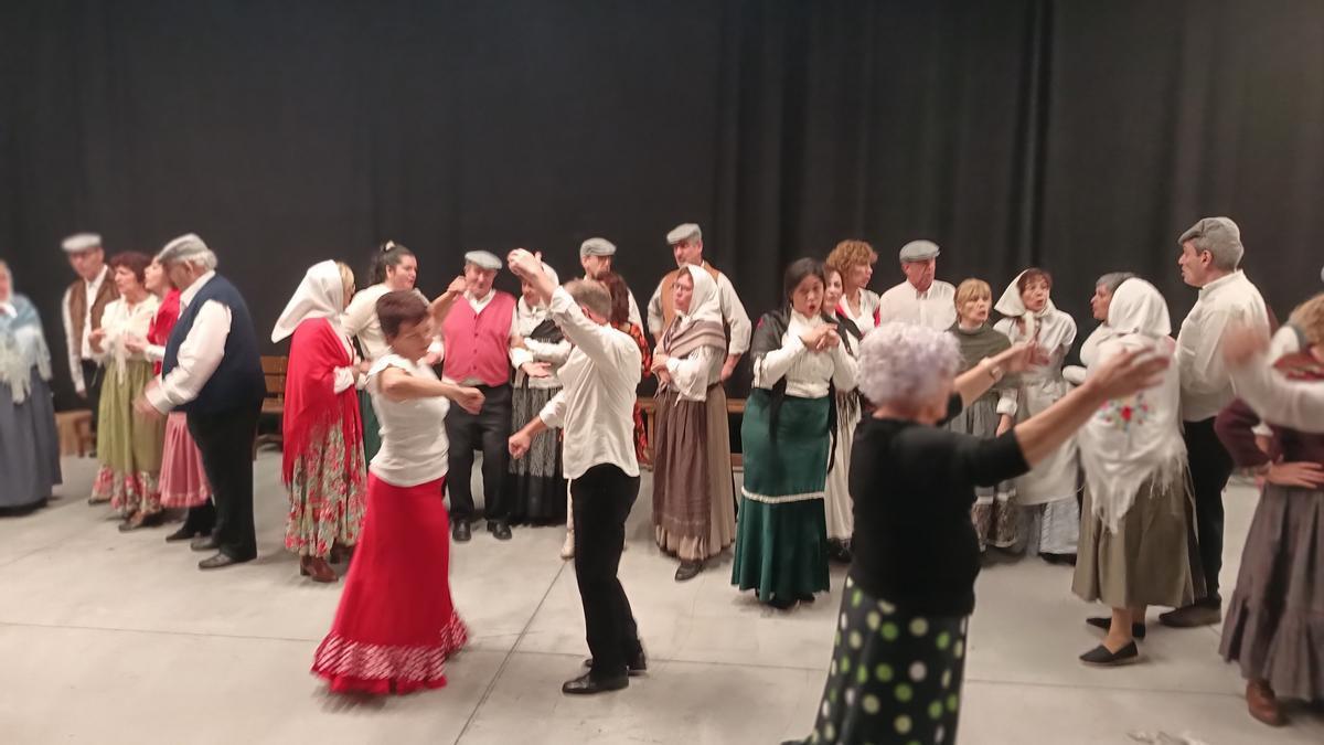 Ensayo de la zarzuela en las semanas previas a las tres funciones que acogerá este fin de semana el Amaia antzokia.