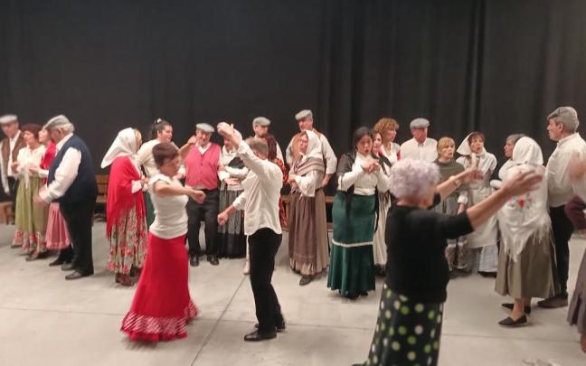 Ensayo de la zarzuela en las semanas previas a las tres funciones que acogerá este fin de semana el Amaia antzokia.