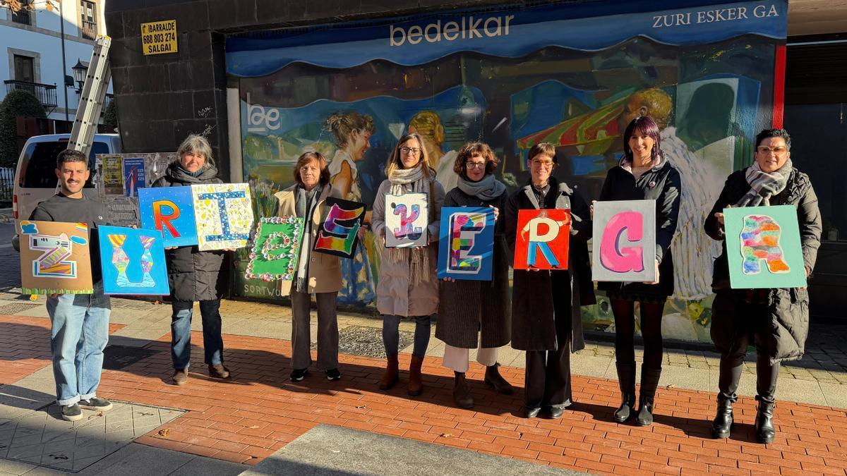 Representantes de Beldekar, Beart y del Ayuntamiento en la presentación de la campaña.