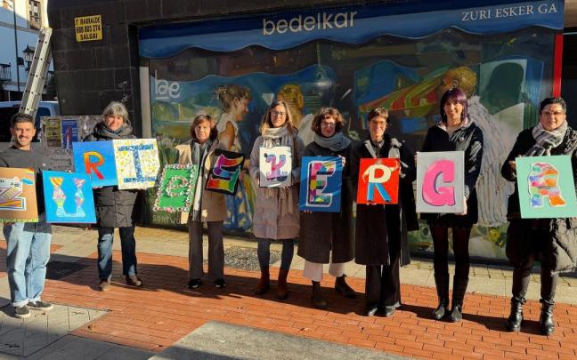 Representantes de Beldekar, Beart y del Ayuntamiento en la presentación de la campaña.