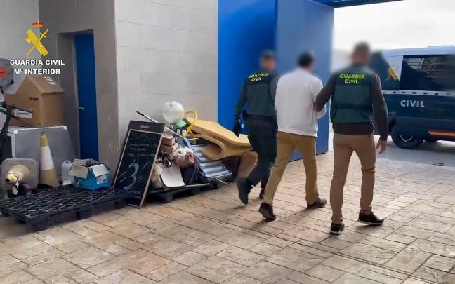 La Guardia Civil desarticula una organización criminal que estafó cerca de 200.000 euros en combustible