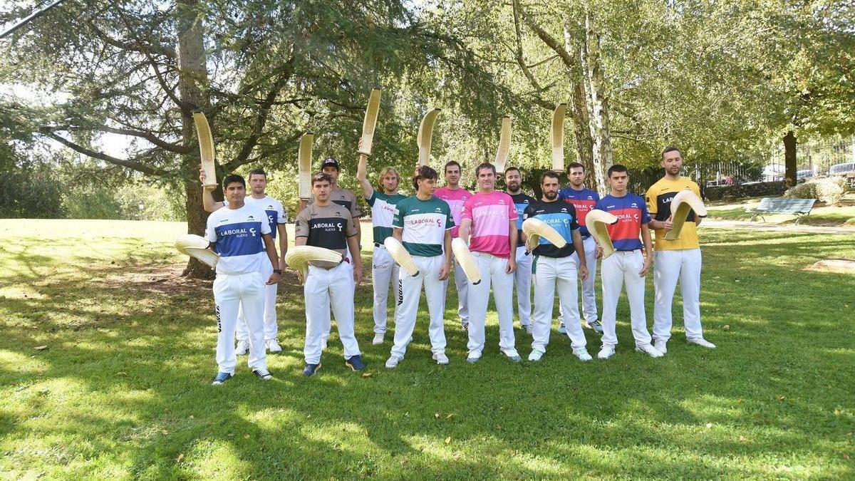 Los pelotaris participantes, en la presentación de este miércoles en Gernika
