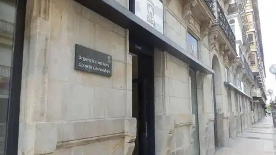 Bazterkeria-egoeran pertsonentzako gizarte- eta hezkuntza-programak profesionalen kopurua handitu du, egungo beharrei baldintza hobeetan aurre egiteko.