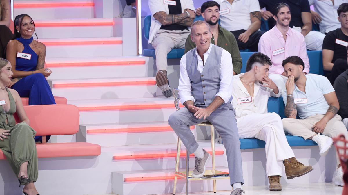 Carlos Lozano presenta 'Amor... ¡o lo que surja!'.