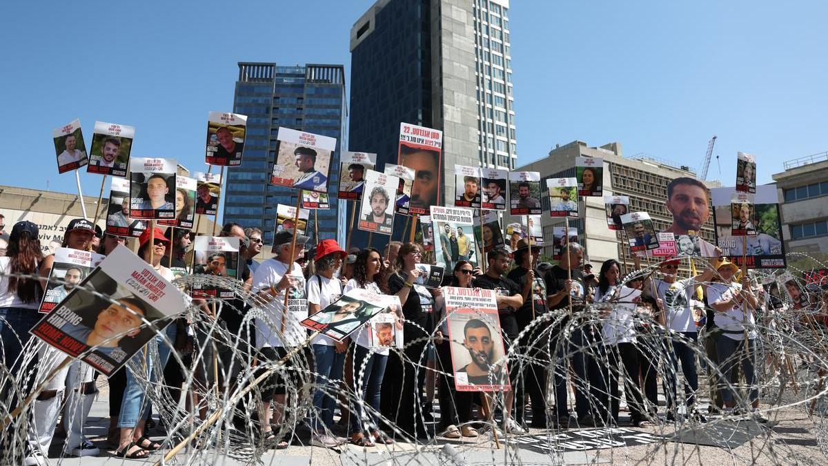 El "campamento de protesta" establecido por las familias de los rehenes israelíes de Hamás en Tel Aviv.