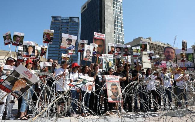 El "campamento de protesta" establecido por las familias de los rehenes israelíes de Hamás en Tel Aviv.