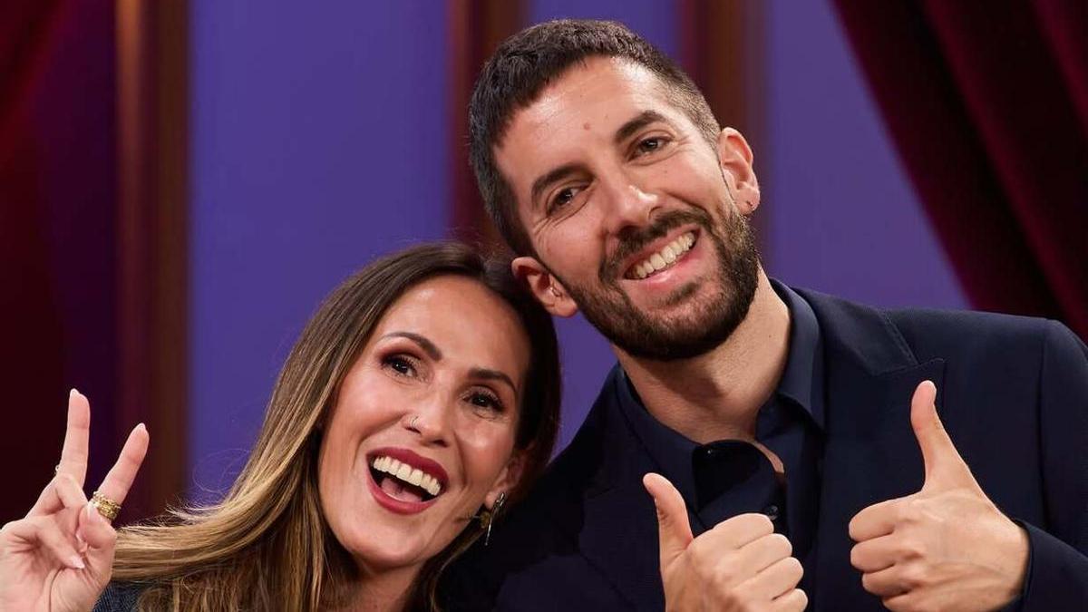 Malú y David Broncano posan en 'La Revuelta'