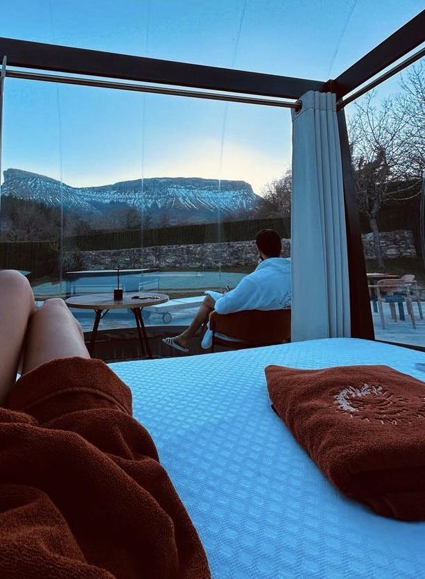Zona de descanso dentro de la burbuja