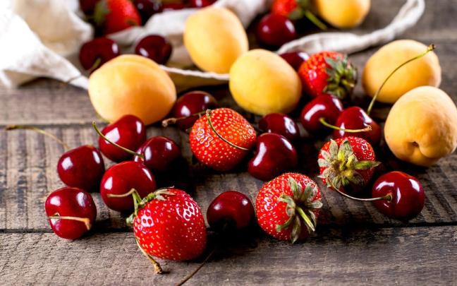 Fresas, cerezas y albaricoques son algunas de las frutas de esta temporada.