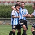 Los jugadores de Argentina celebran un gol en Lezama.