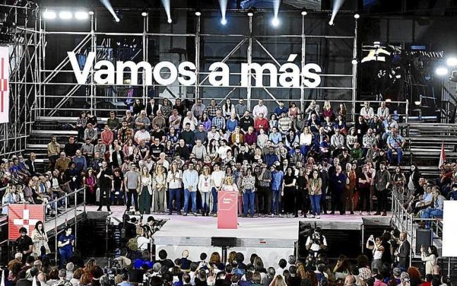 Imagen general de la asamblea fundacional de Sumar, celebrada ayer en la Nave, en Madrid. / | EFE Imagen general de la asamblea fundacional de Sumar, celebrada ayer en la Nave, en Madrid.