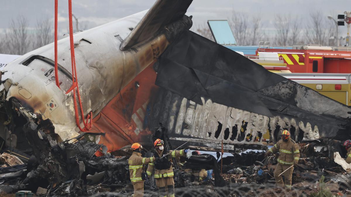 Imagen del avión de Jeju Air accidentado en el aeropuerto de Muan, Corea del Sur