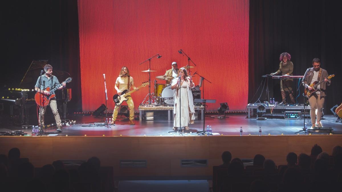Ane Goienetxe y su banda de música, ANE HAN, en el concierto ofrecido en Igorre
