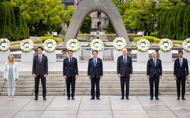 Los líderes del G7 en el acto de homenaje a las víctimas de la bomba nuclear celebrado en Hiroshima.