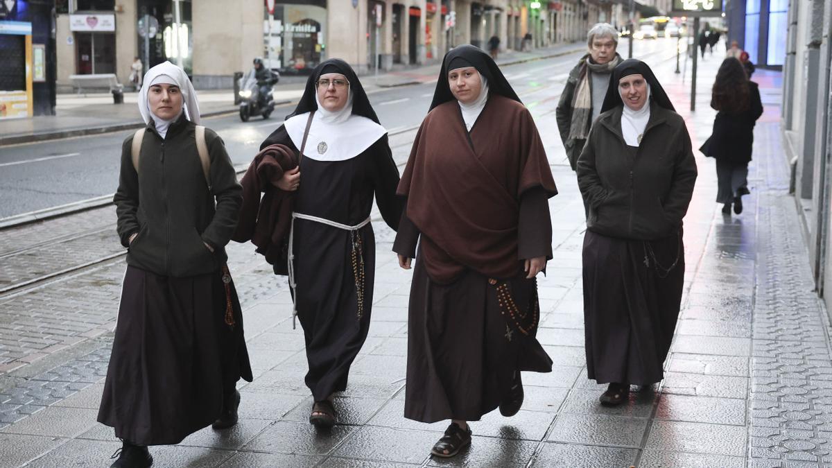 Las exmonjas de Belorado a su llegada al juzgado en Bilbao