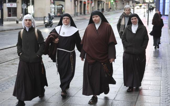 Las exmonjas de Belorado a su llegada al juzgado en Bilbao