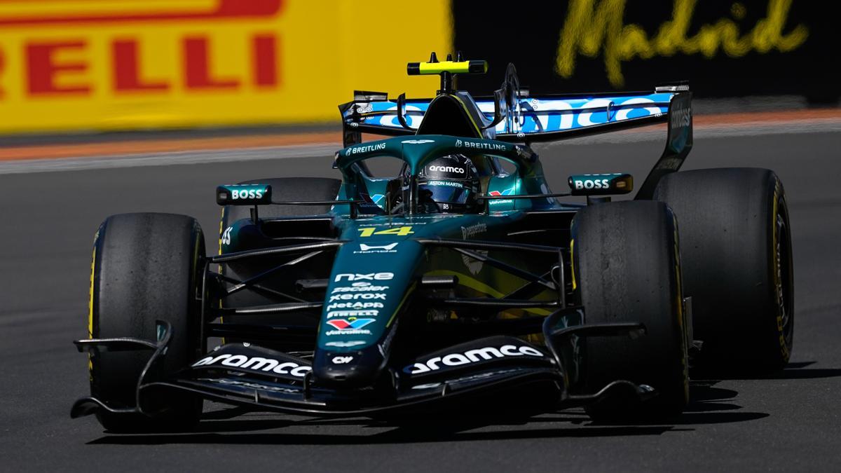 Alonso, al volante del Aston Martin.