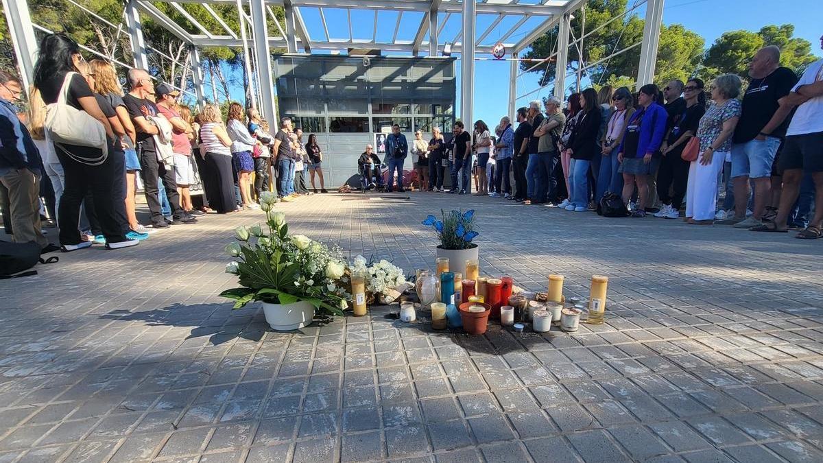 Trabajadores se concentran en el Centro Penitenciario de Mas d'Enric, en El Catllar para recordar a Núria López.