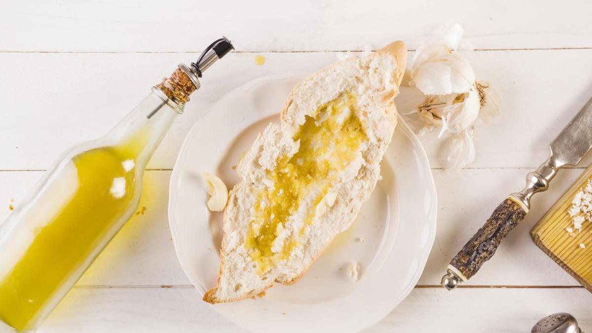 Tostada con aceite de oliva virgen extra.