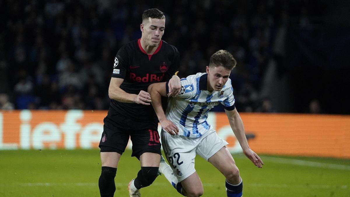 Luka Sucic, en el partido que enfrentó a la Real con el Salzburgo. / RUBEN PLAZA