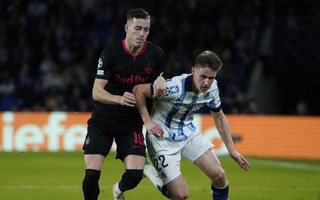 Luka Sucic, en el partido que enfrentó a la Real con el Salzburgo. / RUBEN PLAZA