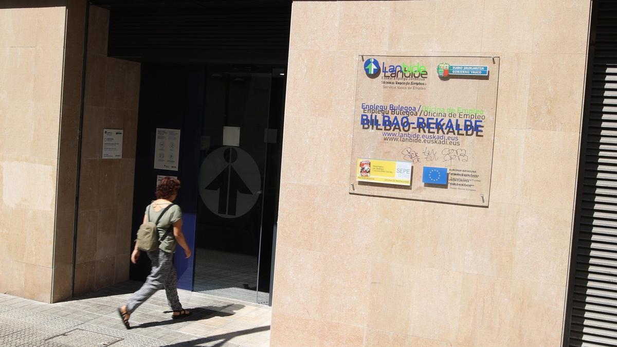 Las oficinas de Lanbide tenían registradas, a fin del pasado mes de julio, un total de 104.991 personas desempleadas.