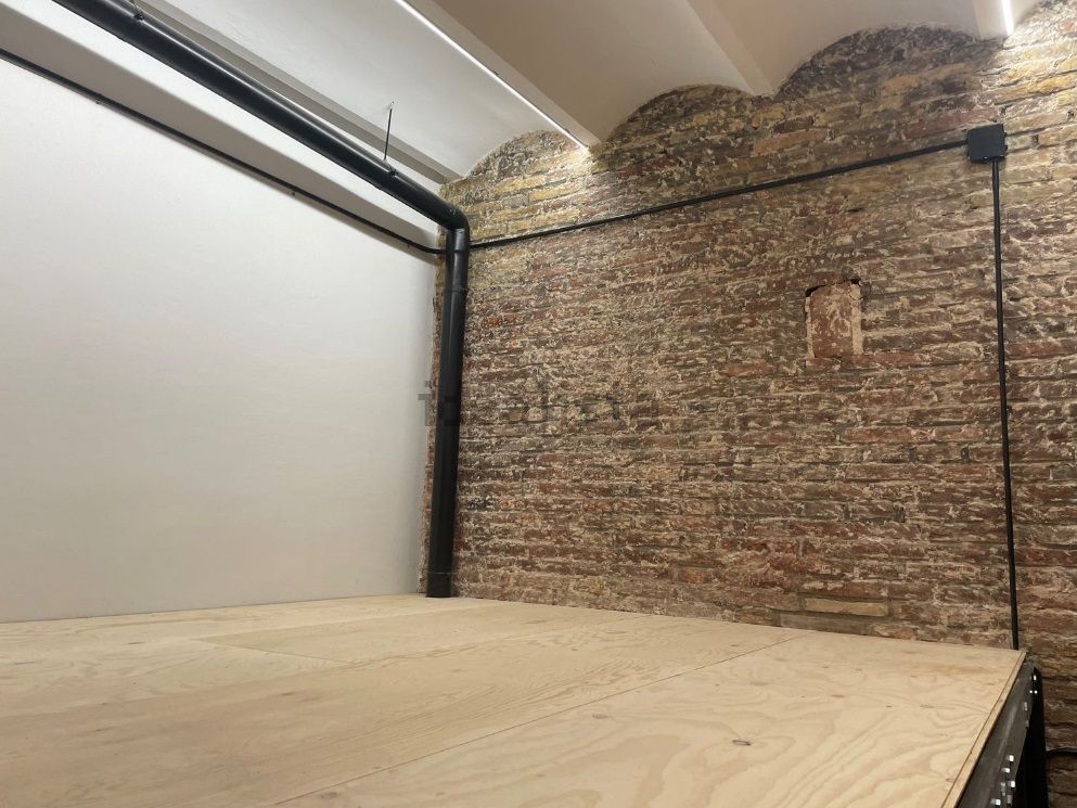 La habitación con un "toque especial y único" a la que se accede por la escalera.