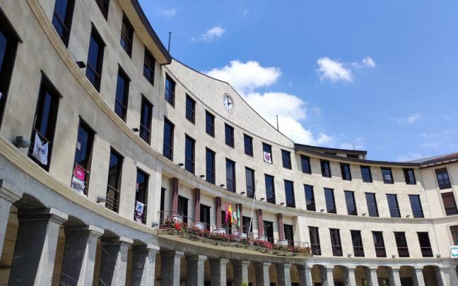 Ayuntamiento de Laudio desde la Herriko Plaza