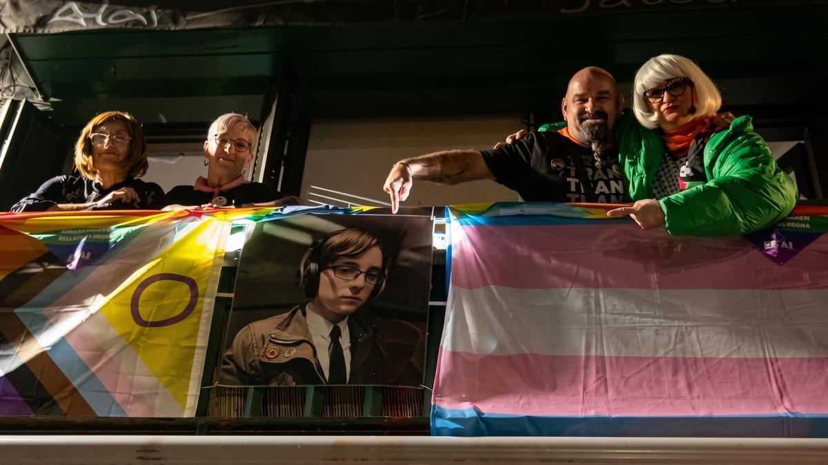 La familia de Ekai Lersundi Martínez en la pasada edición de ‘Aniztasunaren Besarkada Eguna’