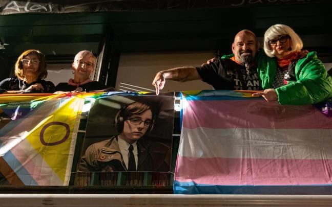 La familia de Ekai Lersundi Martínez en la pasada edición de ‘Aniztasunaren Besarkada Eguna’