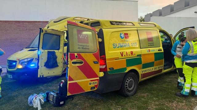 La ambulancia del SUMMA 112 a las puertas del Centro Culturas de Villanueva del Pardillo.