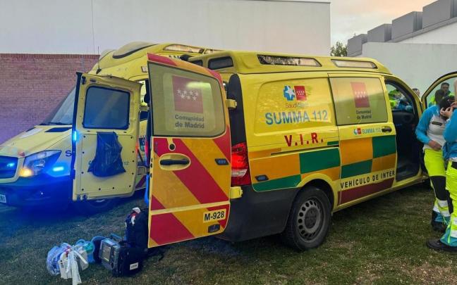 La ambulancia del SUMMA 112 a las puertas del Centro Culturas de Villanueva del Pardillo.