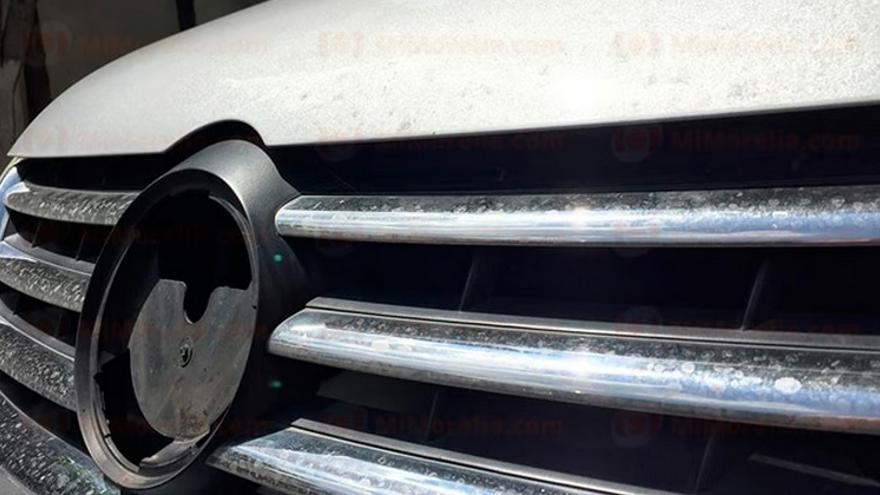 Un coche sin la insignia.