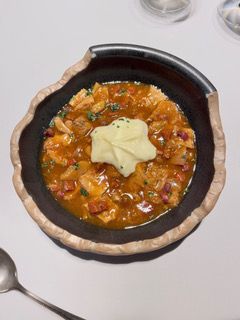 Morros y callos tradicionales con salsa de pimientos choriceros, del Zaldiarán.