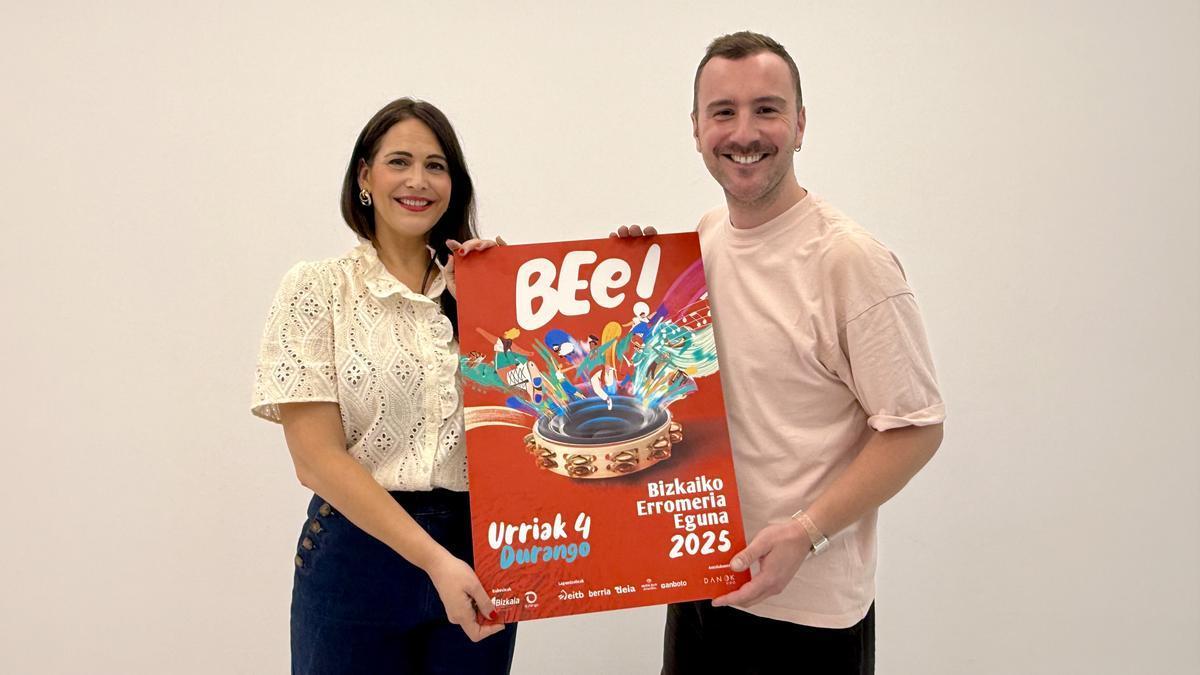 Leixuri Arrizabalaga eta Jon Gomez Garai Bizkaiko Erromeria Eguneko kartelarekin