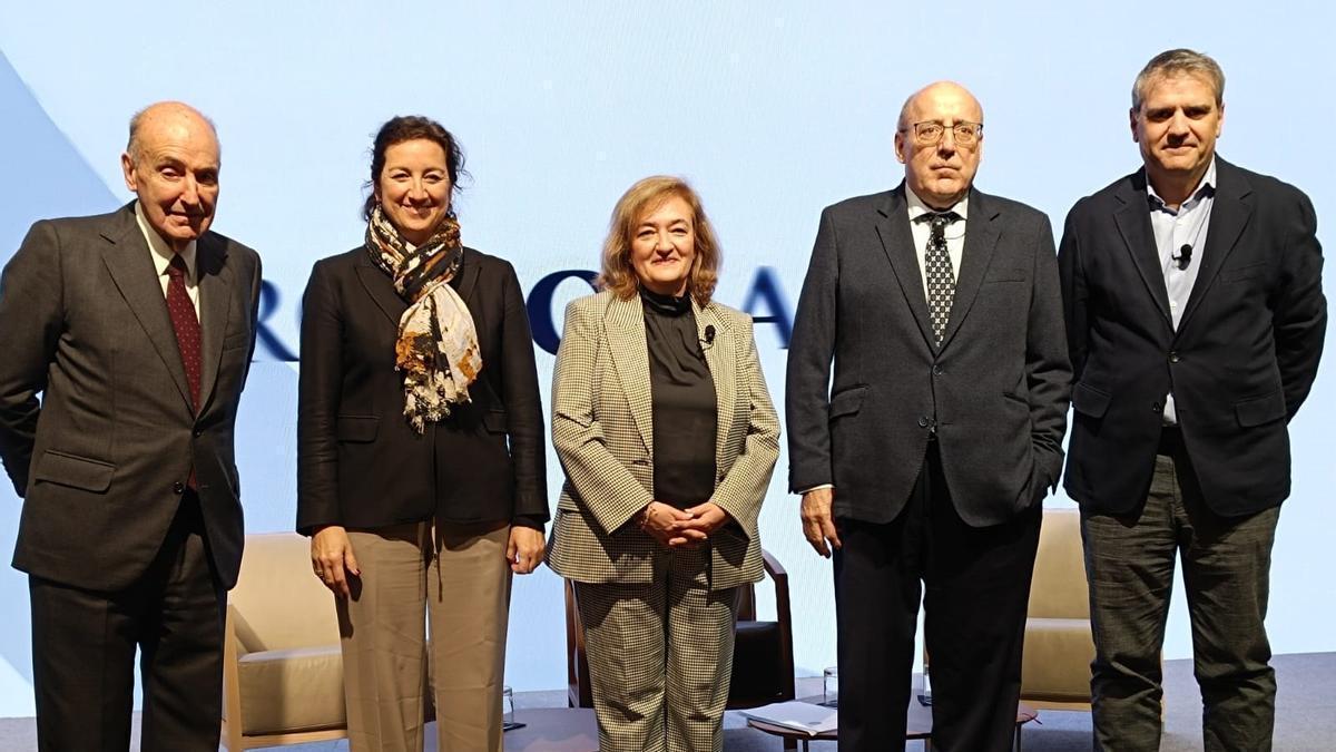 La presidenta de la AIReF, Cristina Herrero, durante su intervención este miércoles en Barcelona en el acto de la Soceitat Económica Barcelonesa d'Amics del País, celebrado en el Palau Macaya de la Fundación La Caixa