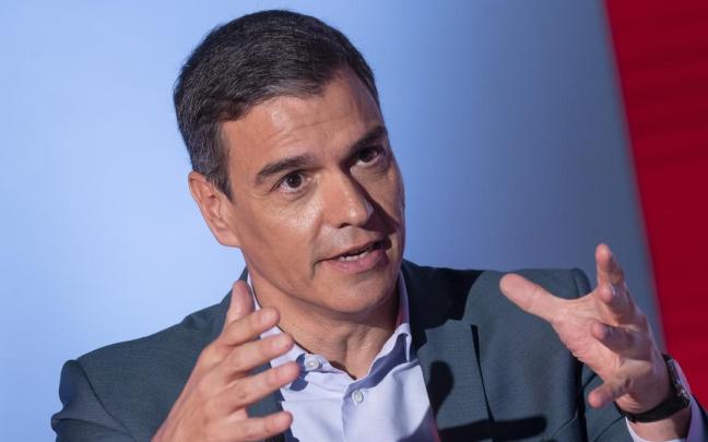 El presidente español y candidato del PSOE, Pedro Sánchez, en un acto de precampaña en Ferraz.