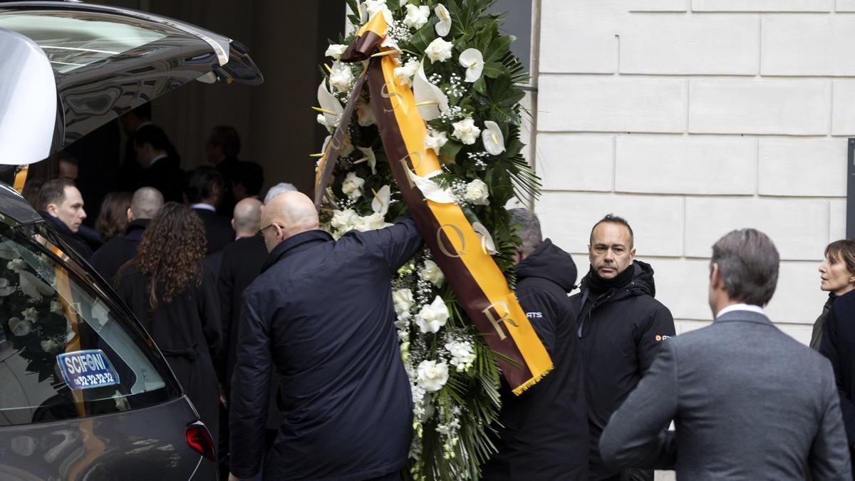 En imágenes: Instalada la capilla ardiente de Valentino en su Maison del centro de Roma