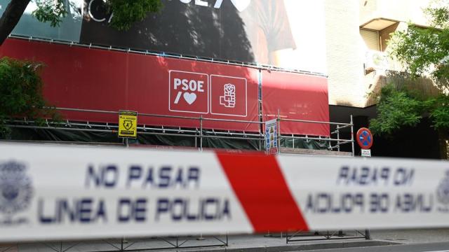 Registro policial en la sede nacional del PSOE.