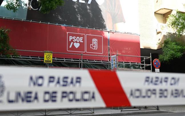 Registro policial en la sede nacional del PSOE.