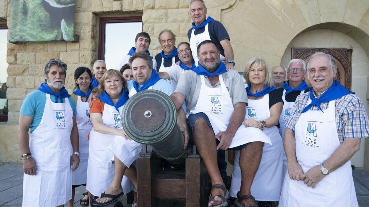Miembros de la Unión Artesana, protagonistas del arranque festivo el pasado año