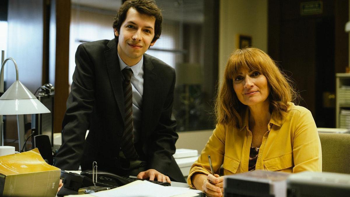 Pablo Capuz y Silvia Abril, en una escena de la serie ‘Mamen Mayo’.